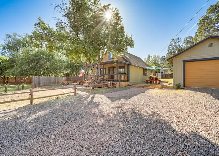 Holiday home W/ Fire Pit & Gazebo - Steps To Trails